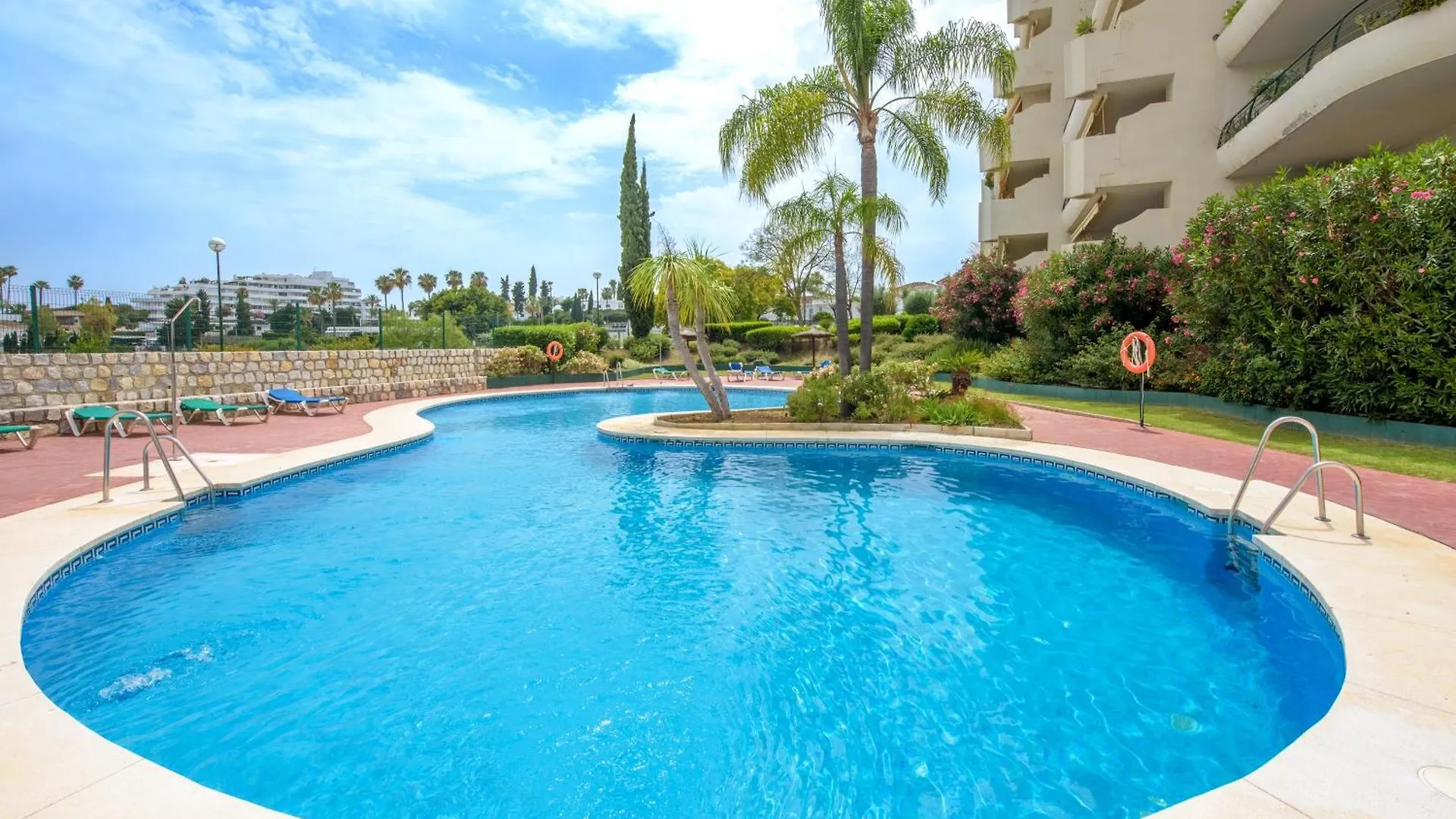 Apartamento Familiar Guadalmina 마르베야